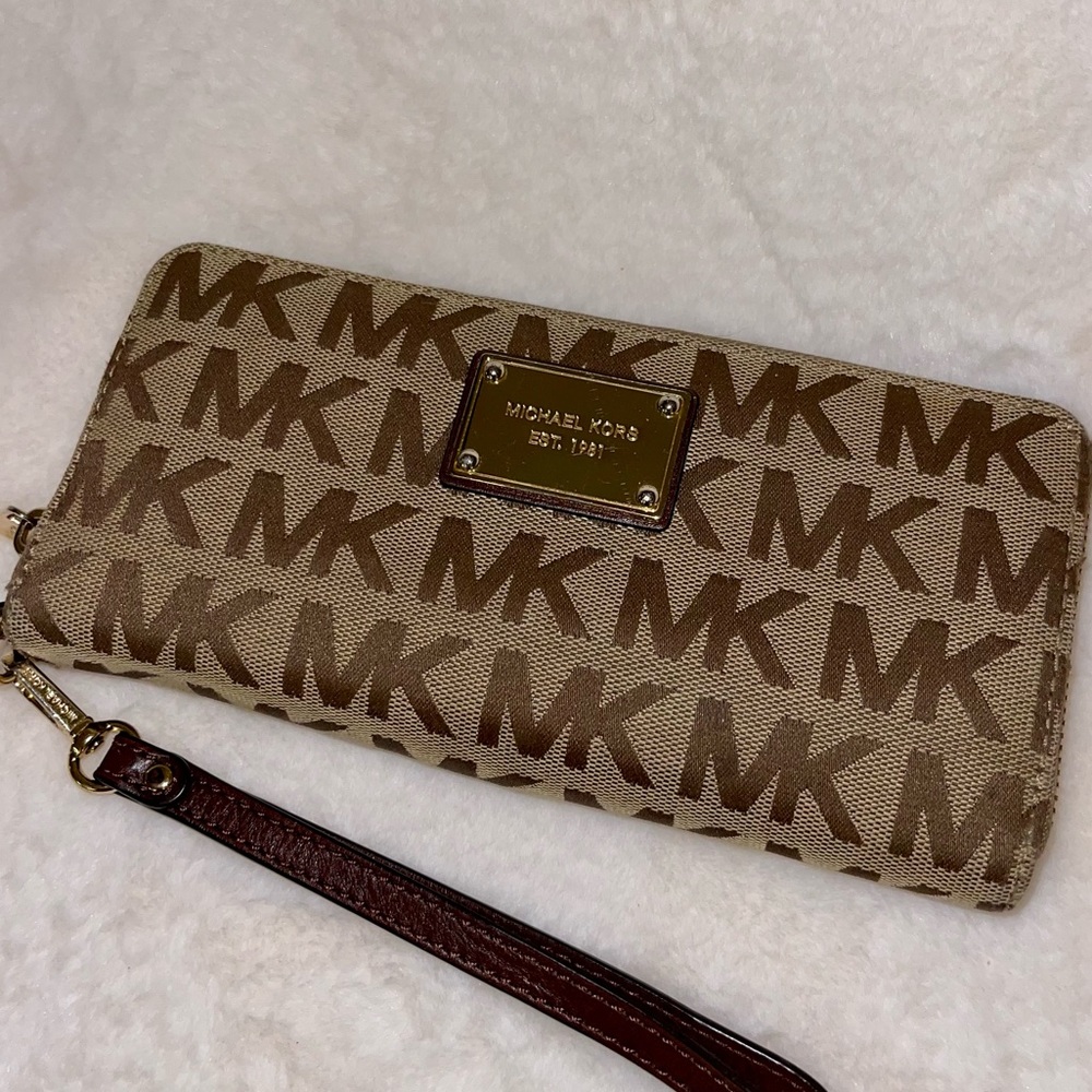 Michael Kors Brown Gold Wallet Classic Used